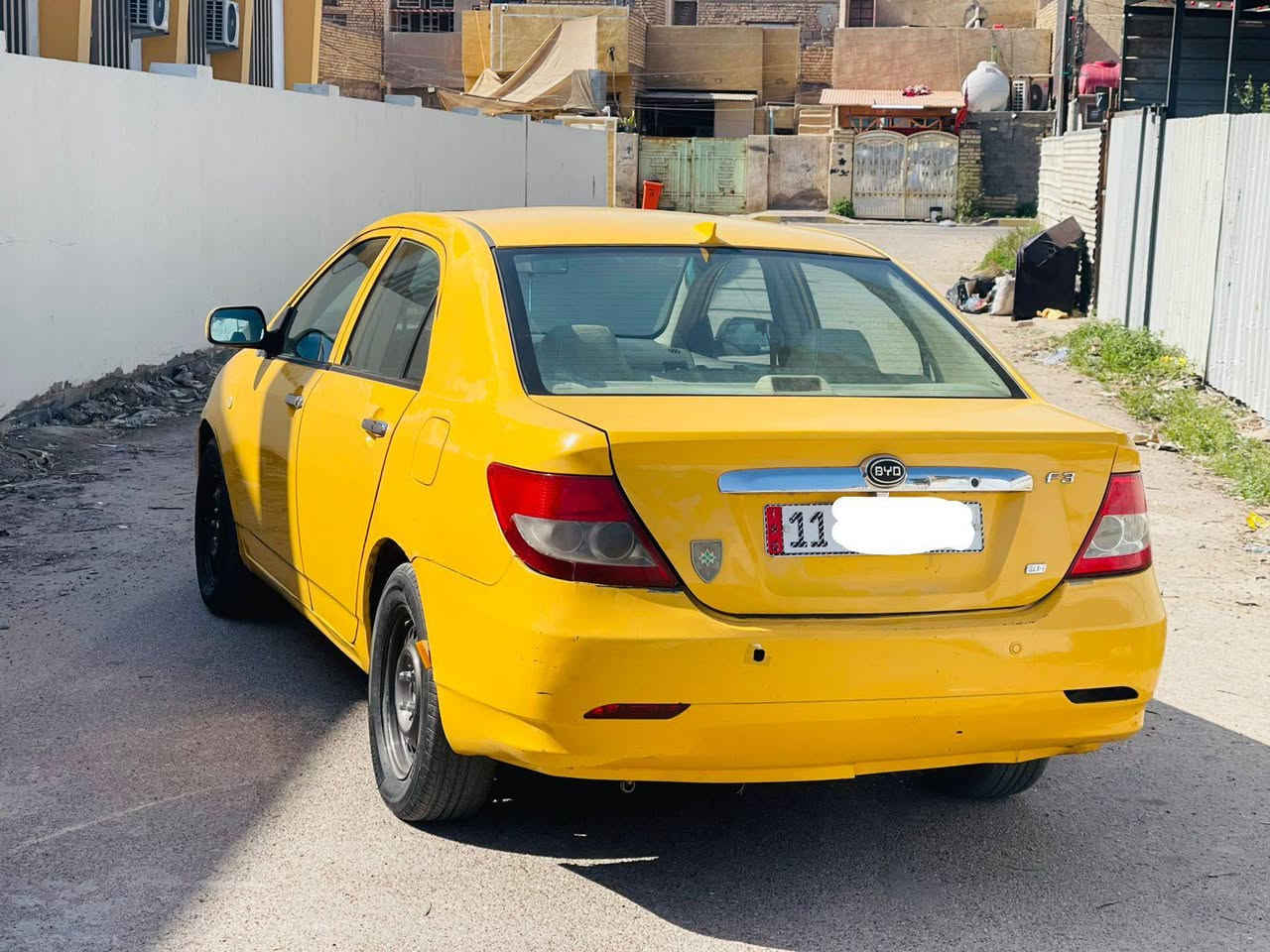 سلام عليكم رمضان كريم سياره BYD F3. 2013 كير عادي سياره حلوه وجديده مابيها لا ضربه ولا صبغ ولا تبديل ولا بارد وحتى رصعات مابيها بيها شخط بل دوسه مبين بل صور سياره كامله مكمله صدر تخم تأير تبريد باتري كله جديد فول مواصفات بسمنا سنويه جديده رقم انكليزي هزه جديده سياره ما ناقصها شي مكاني بغداد سعرها 55 وبيها مجال بسيط حك الجيه رقمي 
***********
