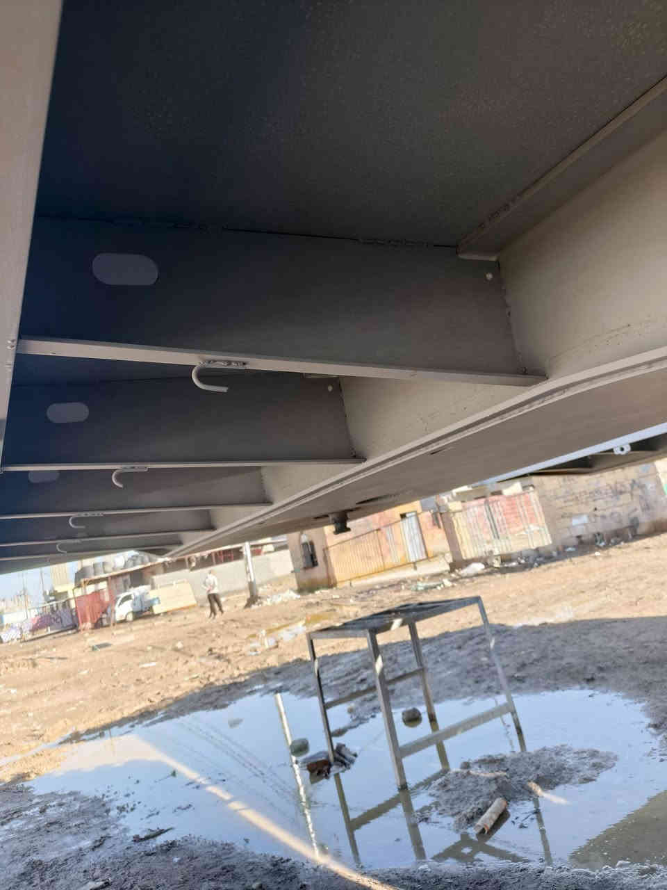 السلام عليكم عربانه للبيع جاهزه مضروبة رمل وأساس بوجهك صبغ 5 محاور الطول 1370 تفصال جديد حداد  مصطفى المهندس  سله اسبيرات  صدريه أم المناميه باب خلفي شاصي ١٦  دناكير والشريط صيني ١٤ مكان العربانه ديالى خان بني سعد السعر170$  بيهه مجال للاتصال ***********
