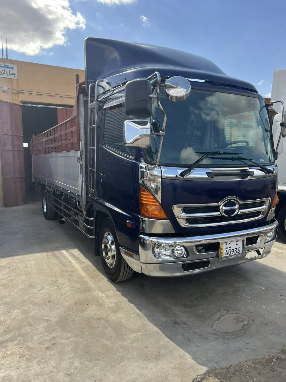 السلام عليكم سياره للبيع موديل 2021
مكينه 5 سلندر سته وربع بلادي رقم بغداد السيارة 

جاهزه كبل للشقل العنوان واسط الصويرة ***********
