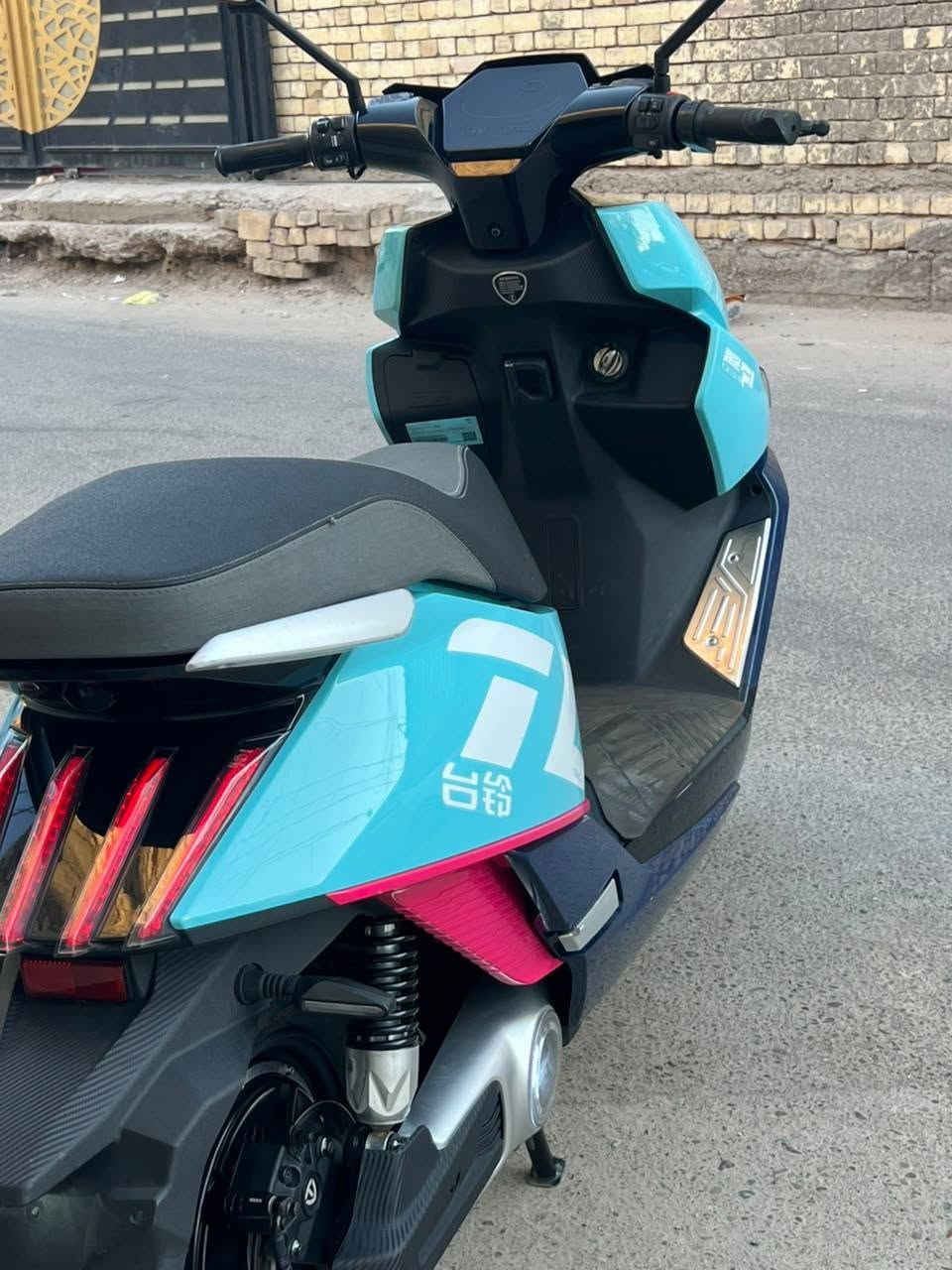 السلام عليكم..دراجه ..تيسلا .._تالج_  _TALG_ ...الإصدار
..26..السرعه ..80..فعلي .. البطاريه ليثيوم  50 امبير. 72 فولت
 استيراد خاص 
..تمشيك بل شحنه الواحده 100_ كيلو ...نظام التشغيل _بصمه_..بلوتوث..نظام APS..مخرج_USP_..تشغيل بصمه وسويج وجهاز مانع سرقه وتشغيل عن بعد..حجم الإطار _12_ دسك أمامي خلفي..  . ..شاحنه ذكيه تدعم الشحن السريع والأيقاف الذاتي عند امتلاء البطاريه السعر 
(مليون و400 )وبيها مجال بصيط للااستفسار اتصل*********** مكاني بغداد الزعفرانيه
