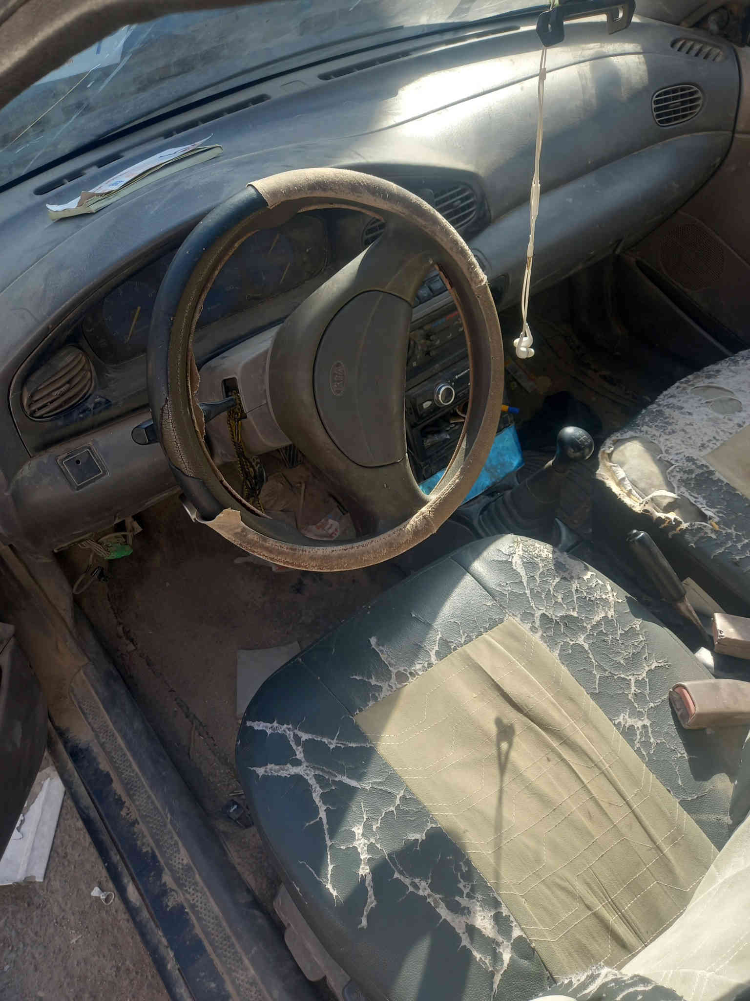 السلام وعليكم  كيه فيلا محرك برايد غراضهه سايبه.  موديل ٩٤ .. بيهه نواقص  شغاله  واين ماعجبك تروح.. اسمي بغداد  اعتقد رقمهه موجود الان سنوية رقم انكليزي مارحت عليهه. سعرهه ١٨ قفل  وتساب *********** ..□♧ او اتصال  بغداد معالف تراث. ..
