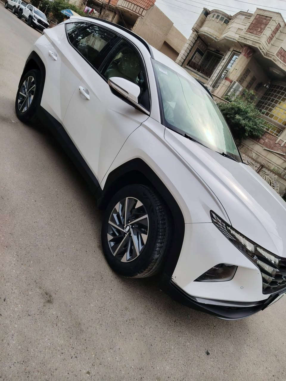 توكسان للبيع موديل ٢٠٢٤ خليجي السياره فول مواصفات بصمة تشغيل بصمة ابواب رادارات جانبيه اشاير بالمري كشافات مري شفط شاشه ديجي تال سايد بريك بصمه حساسات كامره شاشه كبيره كشنات جيهتين كهربائي فول للاخير عدى الفتحه كفاله عامه السياره بيها فقط بارد جوه الرقم الخلفي رقم بغتحويل ثاني يوم مكان السياره بغداد البلديات السعر ٢١٢ يعني شدتين و١٢ ورقه ***********
