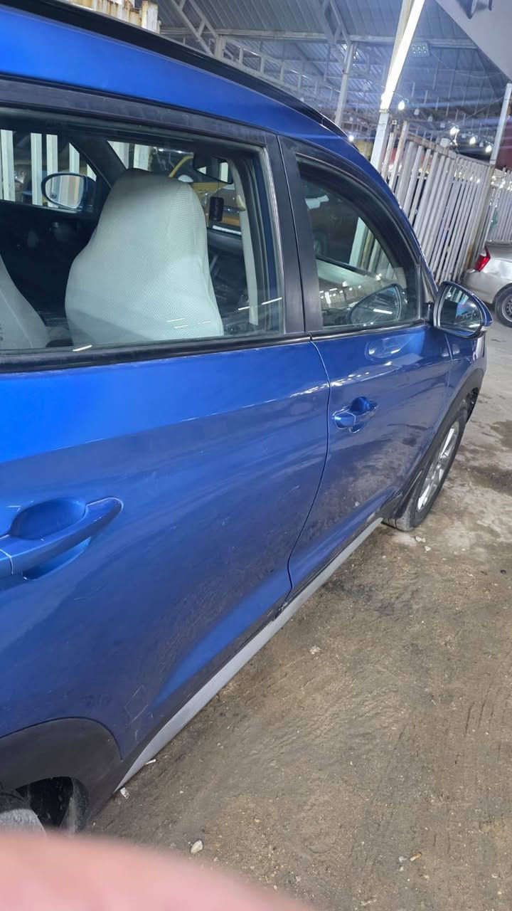 توسان 2018 
وارد امريكي حادث بنيد فقط بدون دواخل 
ايرباك سليم 
السياره فول واحد على واحد 
باسمي تحويل مباشر
ماشية 140 الف ميل فقط 
للتواصل ***********
غير متواجد على الفيس
