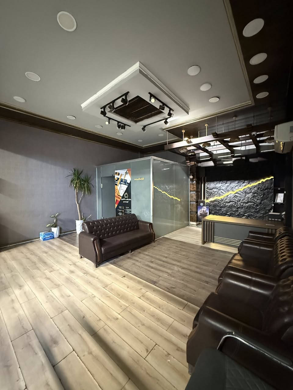 📍 مكتب للبيع - حي الشرطة
ركن ساحة الجص، مجاور شركة اللمسة الذهبية للمقاولات

🔹 المكتب مؤثث بالكامل
🔹 سبالت عدد (2) - جداري وكنتوري
🔹 إنارة كاملة شغّالة
🔹 ميز عدد (2)
🔹 ديكور جاهز
🔹 جام خانه

🔸 يصلح لـ:
• مكتب عقار
• مكتب محاماة
• مكتب هندسي

السعر: 11 مليون دينار
الإيجار الشهري: 400 ألف دينار

📞 للاستفسار والتواصل: ***********
