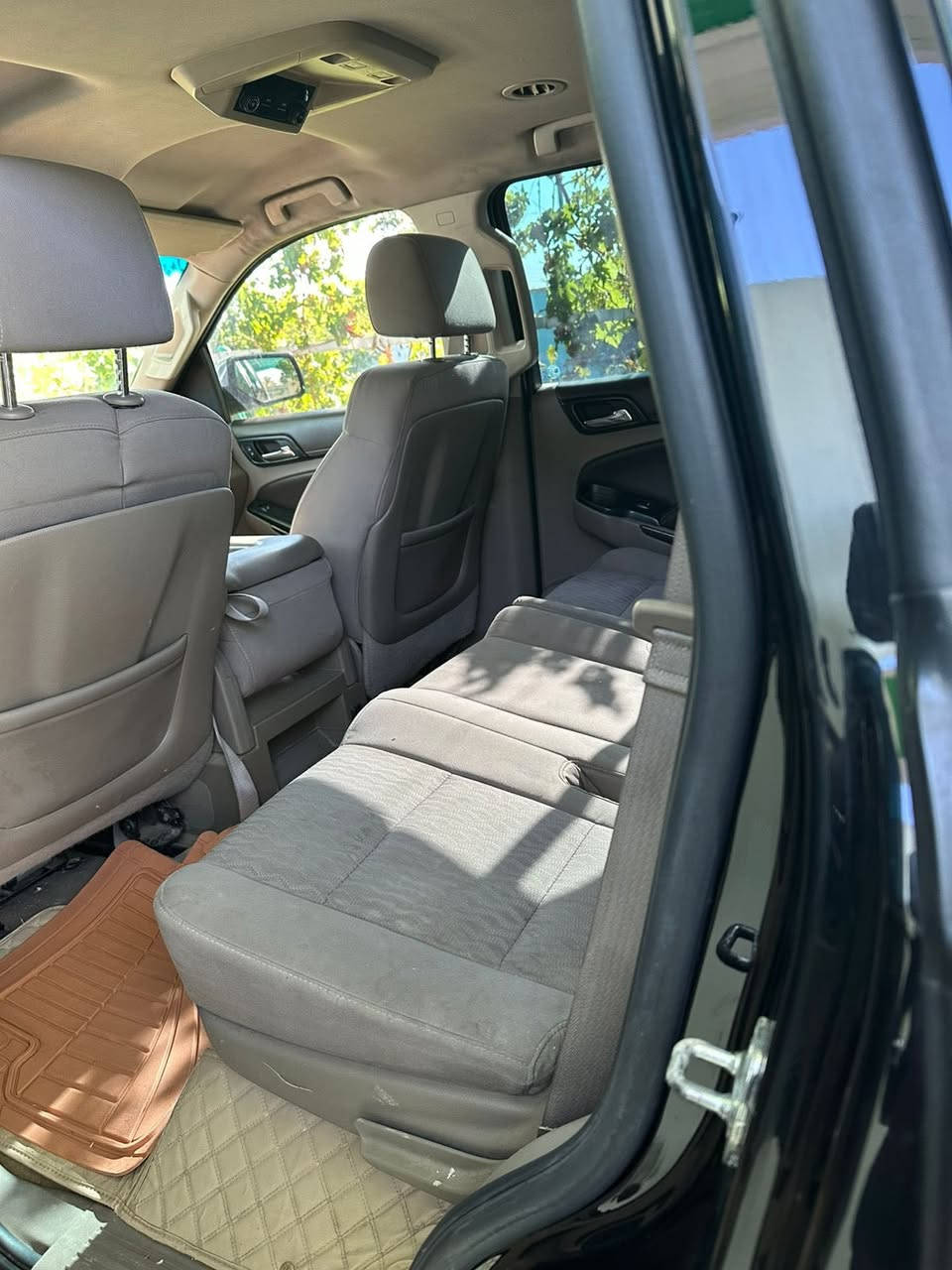 السلام عليكم تاهو موديل 2015LS رقم اربيل باسمي ماشيه 160 الف قابل للزياده مكانها نجف للاستفسار ***********
