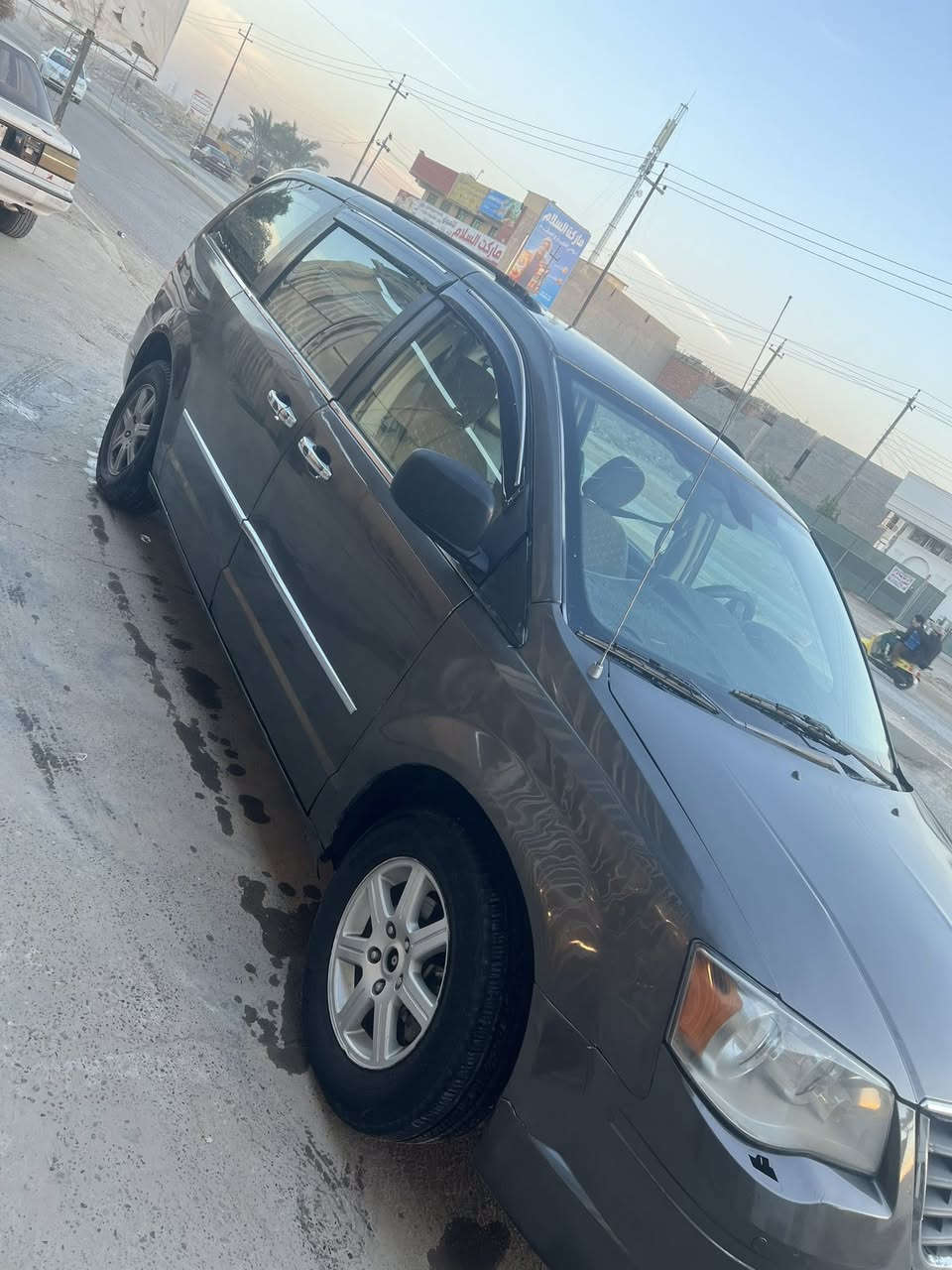 كرايسلر تاون اند كانتري2010 فول موصفات وارد كندي سياحية السيارة محرك كير صدر تخم تاير كلة جديد محرك 3800 تبريد تدفئة كلة شغال السيارة مو ناقصها كلشي ترايك وين مايعجبك السعر 100$ 
او مراوس ب اوباما او جارجر 
***********
