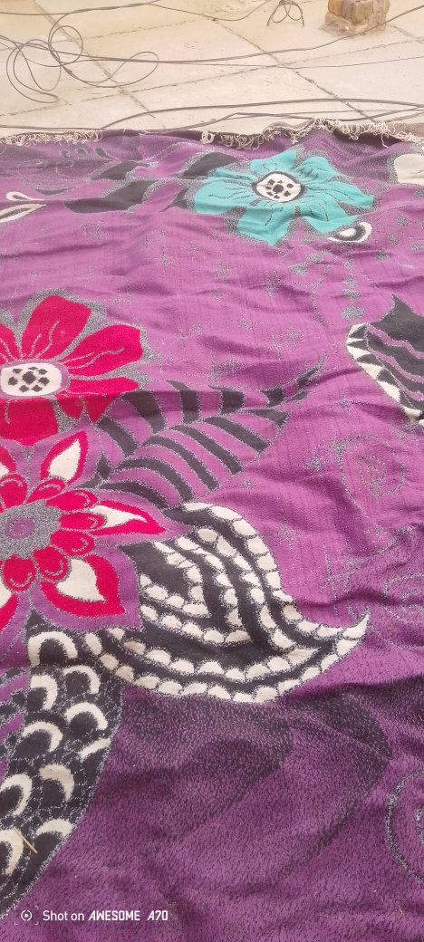 زوليه للبيع نظيفه جدا استعمال قليل مابيه ضرر قياسها 3 في 6 سعرها 100 وبيه مجال قليل الاستفسار ع رقم ***********
