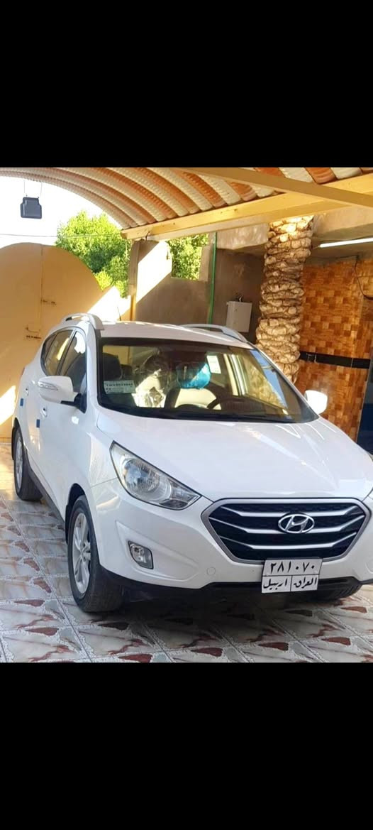 توسان 2013 خليجي رقم اربيل
مكفوله كفالة عامة كير محرك مكفول
ماشيه 130
محرك ٢٠٠٠ دوش 
تدفئة تبريد 
تبريدها جداً جداً ممتاز ثلج
اشاير بالمري 
كاميرا خلفية 
مانع انزلاق
تحكم ستيرن
وبقية مواصفات ال2013 الخليجي المعروفة 
السيارة نظيفة بمعنى الكلمة لأن استخدام شخصي بسيط
للجناي يشهد الله ورسوله ما تعبة ابد 
لان صار 3 سنوات عندي ما مصلح بيهة
والله فقط من ابدل دهن افتح بنيد السيارة 
سيارة جداً جداً نظيفة 

مكان السيارة
 ديوانية _نجف (قضاء غماس)  
للاستفسار 
***********
