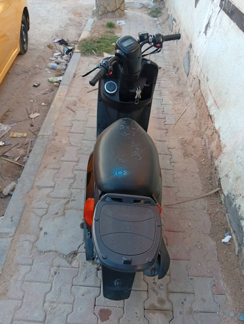 سلام عليكم ماكس بوليسي 
موديله ٢٠١٠ دراجه طالعه من المعرض صارله ٣ اشهر 
كفاله من طول الطول عله وضع البلاد مراوس او بيع 
بيه صدر تزويد وفج برنبو مكينه ناعمه وخير من لله سعر 
خاص ***********
