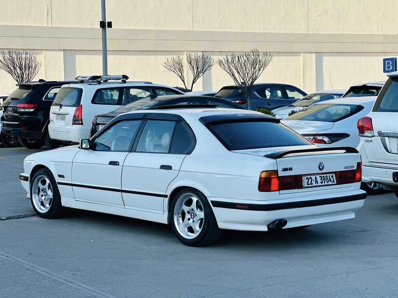 bmw 525 تۆماتیک مۆدێل 1991 چوار جام کارەبا سڵایت ناو جلد و سپی تەبرید لایتی عەدەسەی سپی تایەی لۆک ویلی ئێمی ٣پارچە زۆر پاک دەعم و لێدراوی نیە سێ پارچەی بۆیاخە گێڕ و مەکینە بەشەرت سەنەوی تازەیە سعری 62 معامەلە شوێن سلێمانی ***********
