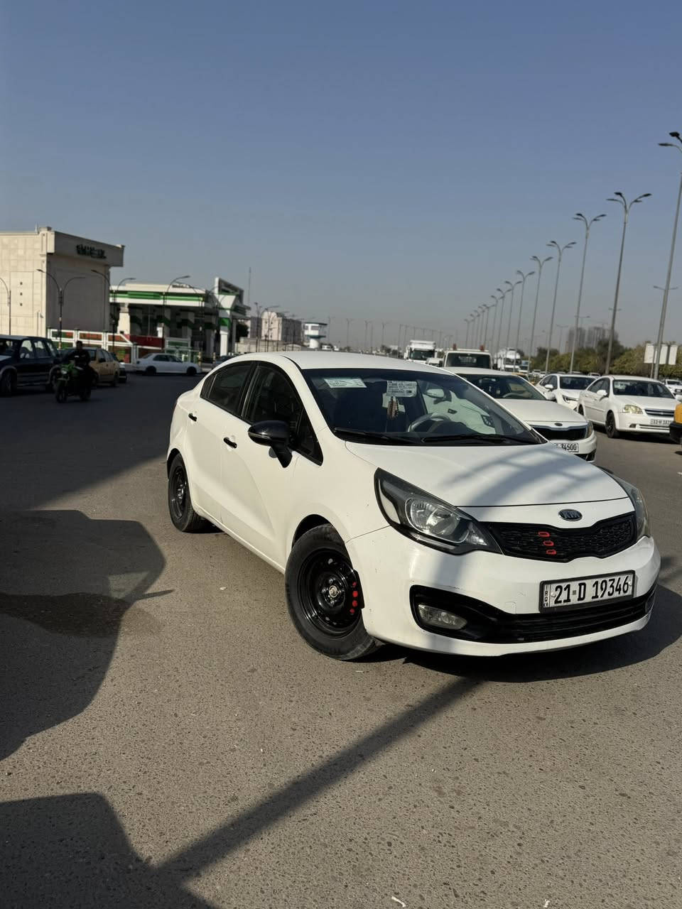 سلام عليكم  كيا ريو موديل 2012 خليجي للبيع او مراوس حسب القناعه
السياره جاهزه مابيها اي نقص رقم سليمانيه دولي الجديد السياره جاهزه من كلشي كهربائي كلها شغاله محرك 1600 المرغوب اقتصاديه كلش بل صرف بل اضافه مري شفط لد داخلي متغير +لد دعاميه  تبريد حداديه كلها جاهزه منضومت زنون بلوجكتر + الايت + بكلايتات لد مو العادي بيها صبغ نص الصندوك بدون دواخل حساسات خلفيه السعر 10500شده وخمسه العنوان بغداد الكراده رقم ***********
