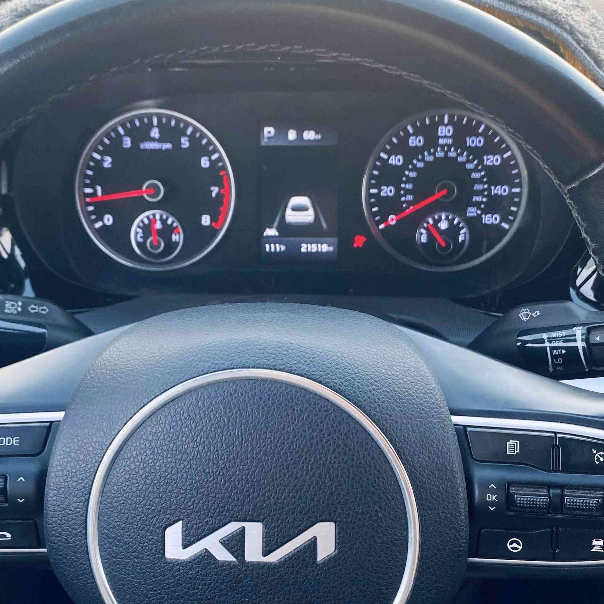 سلام عليكم k5 موديل 23 محرك 1600  لون إسمنتي موصفات جيتي لاين حرة بأسمي سيارة بدون دواخل ماشية 35 صور الحادث مرفق سيارة جديدة  للمعلومات ***********
