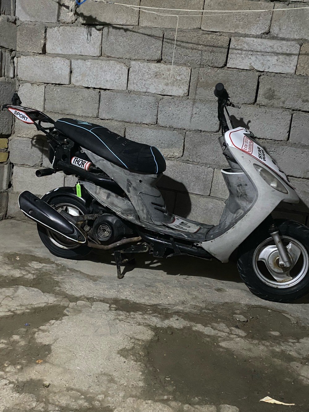 السلام عليكم ماكس منغولي كفاله كامله سلف كهربائيات كامله جاهزه للاخير دراجه برغي مامفتوح بيها انه وياك يم اي مصلح نفحص مكينه نضيفه وناعمه توها مسحوكه دراجه جديده ونضيفه بمعنى الكلمه للبيع او مراوس مكان ناصريه مركز  
