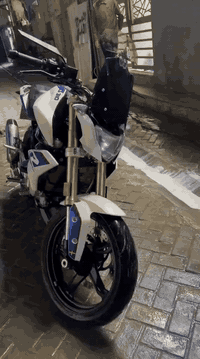 السلام علیكم دراجة BMWللبيع الدراجة ماشية عشرين الف دراجة مميزة خمس قطع اعتقد بلعراق المكينة 310معدل 180نضام البريكات دسكات واي بي اس السعر 35وبيها مجال لشراي ***********
