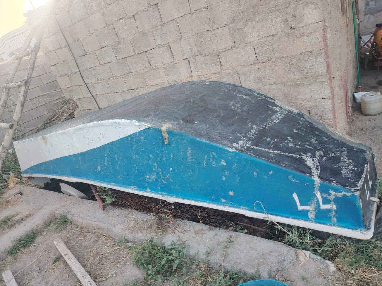 سلام عليكم ورحمه الله وبركاته 
بلم طابك بحيره وليس شط 
الطول 5متر و22سم 
بلوك روسي 
+ فايبر كلاس خارجي كامل حصائر خشن ابو 600وابو 300
والداخل مادة +صبغ 
السعر مليون قفل 
العنوان الانبار جزيرة الخالديه 
متواجد خاص +اتصال 
تلفون 
***********
