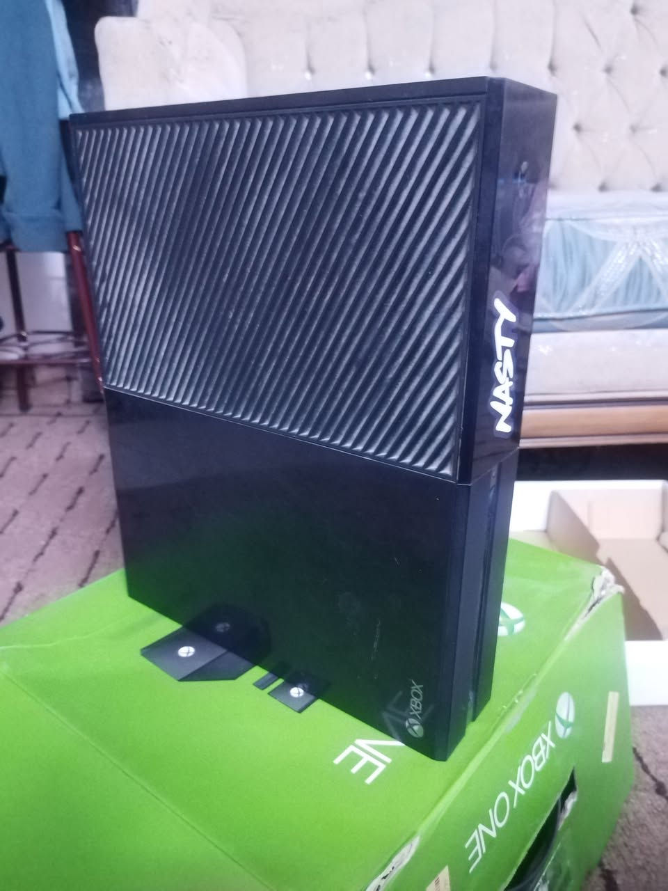 جهاز اكس بوكس وان نص تيرا للبيع 
ملحقات الجهاز المحولة والجوستك والسماعة مال الجهاز بيها مايك 
حساب بي العاب قوية والالعاب موجودة بالصور 
المحولة فقط بيها صوت بس شغالة طبيعي
مكاني صلاح الدين قضاء بلد 
توصيل موجود
للتواصل 
***********
