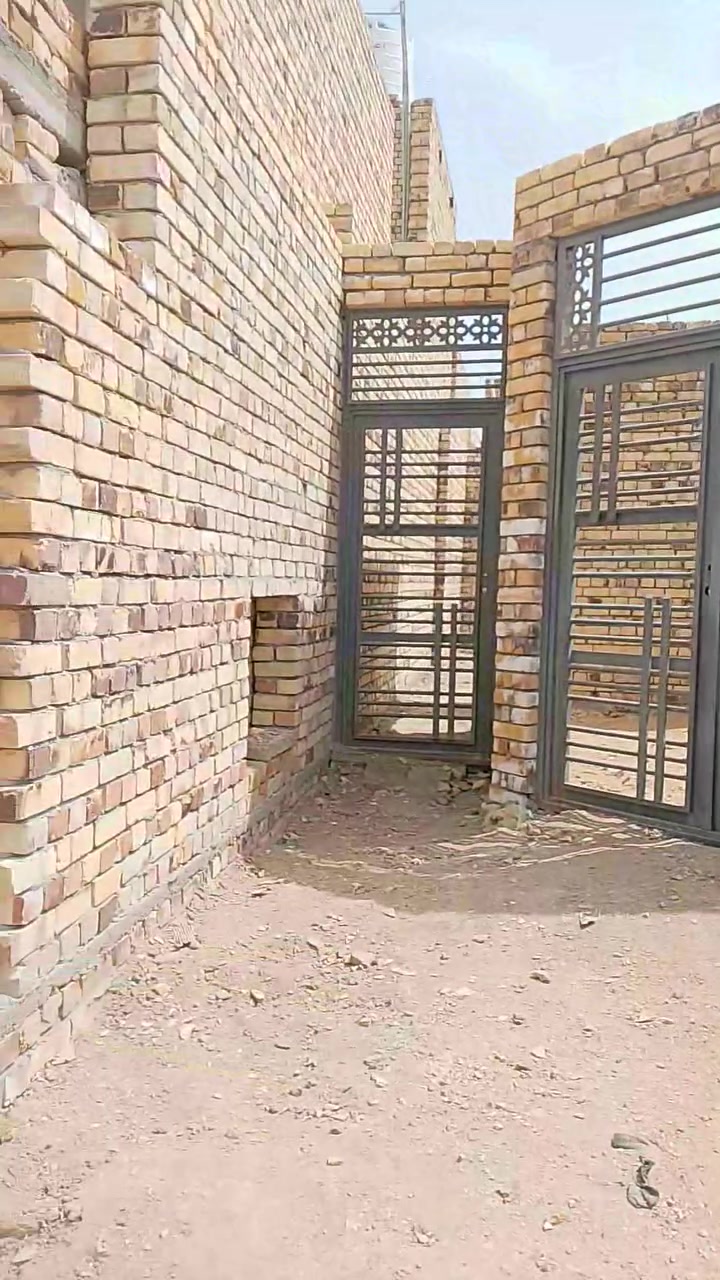 سلام عليكم هيكل مساحه 100رقم بي معامله مكان خلف البلدية سعر 30 اتصل ***********
