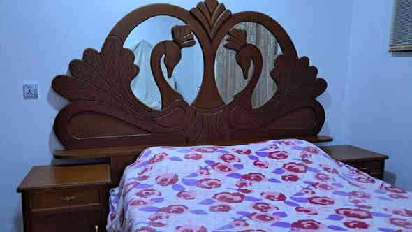 غرفة خشب صاج عراقي مستعمل  بحالة جيدة
***********
