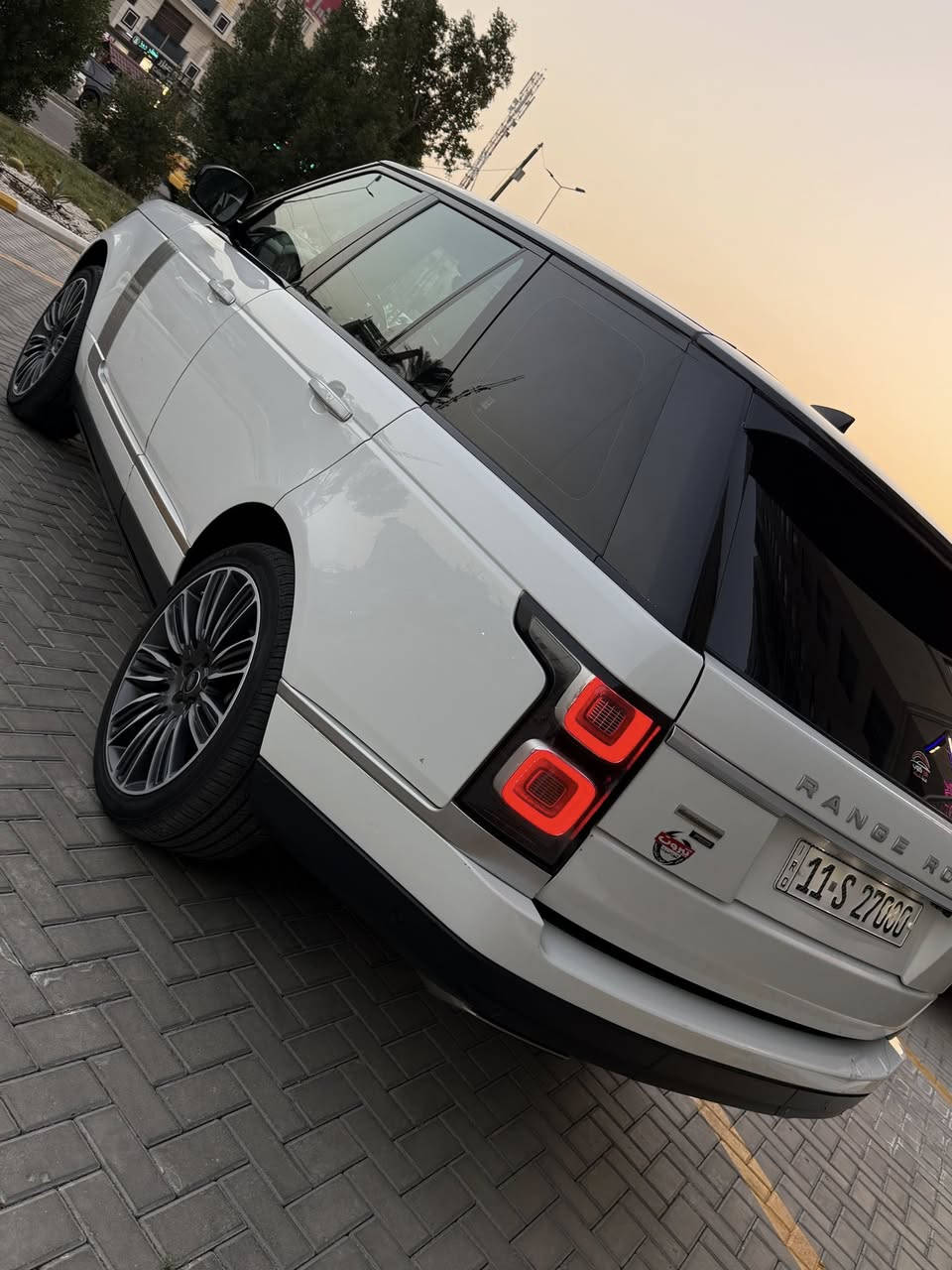 اخوان السلام عليكم.
عندي رانج روفر فوج موديل ٢٠٢١ 
السياره ماشيه ٤٨ الف كيلو متر 
مغلفه ppf من الطول لطول السياره كفاله عامه للاخير بدون اي شي لابارد ولا صبغ ولا اي شي 
معروفه مواصفاتها. فول لفول وغنيه عن التعريف 
اخوان السياره ضمان شركة سردار وصيانتها كلها بل شركة وقطع غيارها كلها بل شركة السياره ربع دينار مصرف مابيها. 
كامله مكمله من كلشي. 
عارضها67 الف دولار وبيها مجال شي بسيط جداً 
***********
بغداد السيديه.
