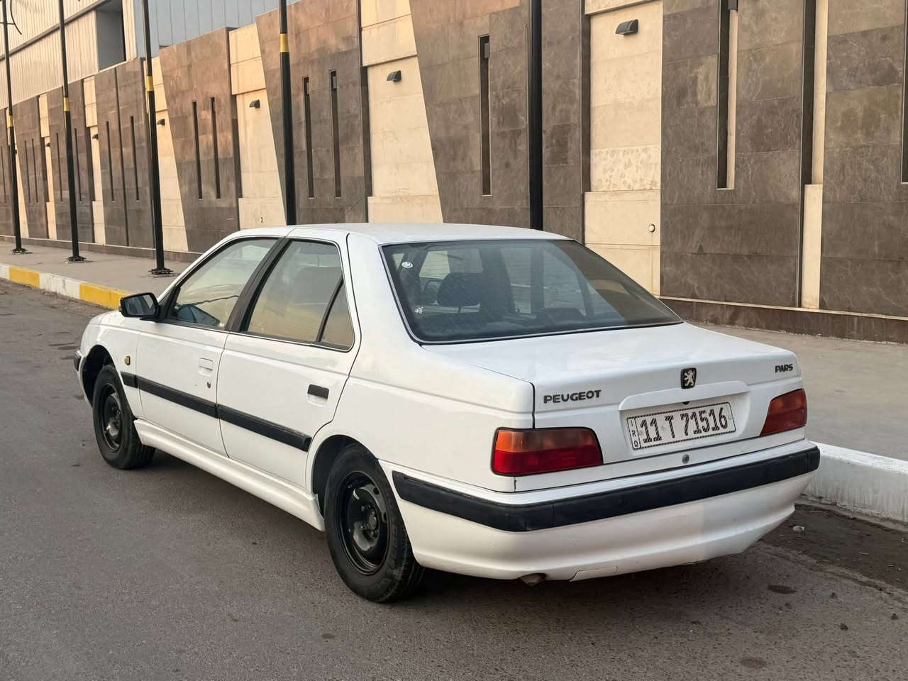 السلام عليكم بيجو بارص 2018
السياره مكفوله عدا جاملغ الامامي صفحة السايق 
كير مكينه صدر تبريد مكفولات 
السياره رقم بغداد دولي سنويه 2030
السعر 62 وبها مجال لشراي يتصل *********** مكاني بغداد
