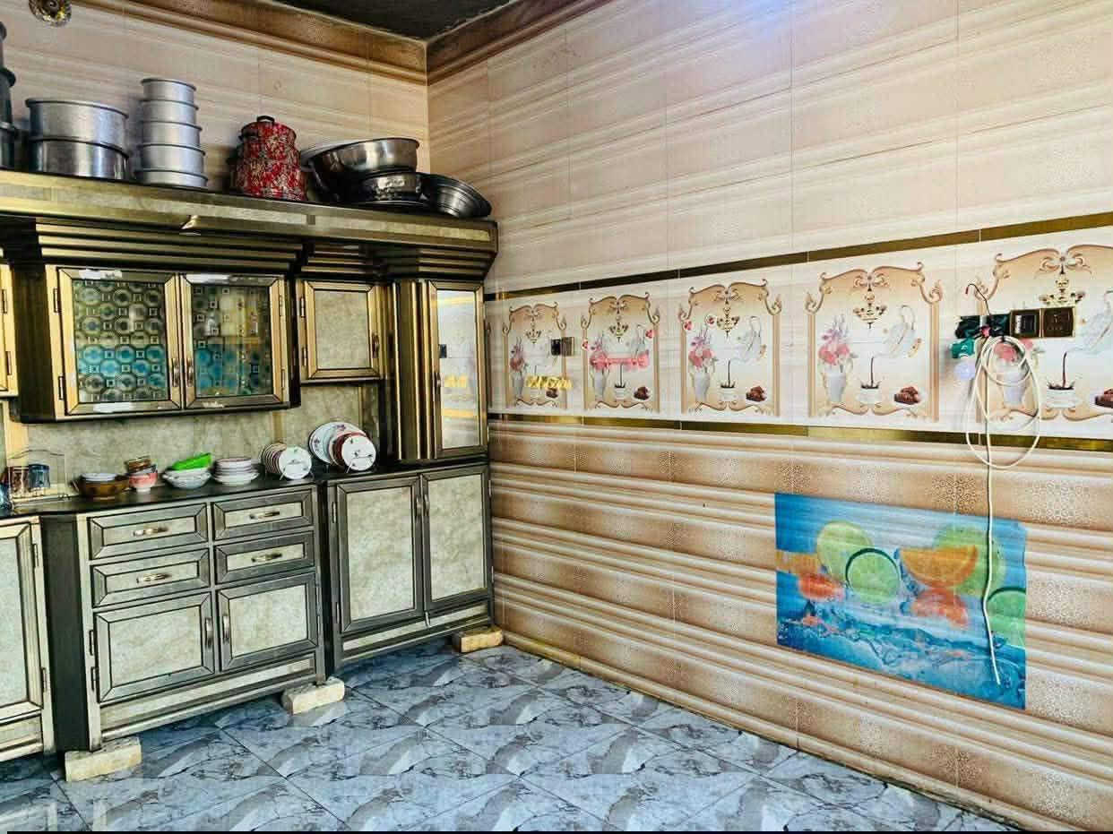 من رخصة الأدمن المحترم يوجد بيت للبيع مساحة البيت الكليه 1250 مساحة البناء 400 متر والباقي حديقه كبيره مكان البيت في منطقة الشراع قرب مدرسة اليمن على شارعين الشارع الأمامي 8 متر والشارع الخلفي 15 متر البيت طابو زراعي سند بناء البيت حجر وبي طابق ثاني بلوك مسكوف سندويش مشتمل غرفتين وصاله وصحيات ومسكون كامل سيراميك البيت متكون الطابق الأرضي من 3 غرف 5 في 4 وهول 6 في 4 أستقبال 8 في 4 ونص صاله 9 في 6 كلدور 3 في 3 مطبخ 6 في 4 ومخزن غراض صحيات داخليه وخارجيه وحديقه كراج سيارات وطرمه كبيره وجميع الخدمات متوفره السعر 130 مليون وقابل للتفاوض تاريخ البناء 2018 أي أستفسار 
*********** أبو عبدالله 
*********** أبو عبدالله 
الرقم الأثير بي واتساب
