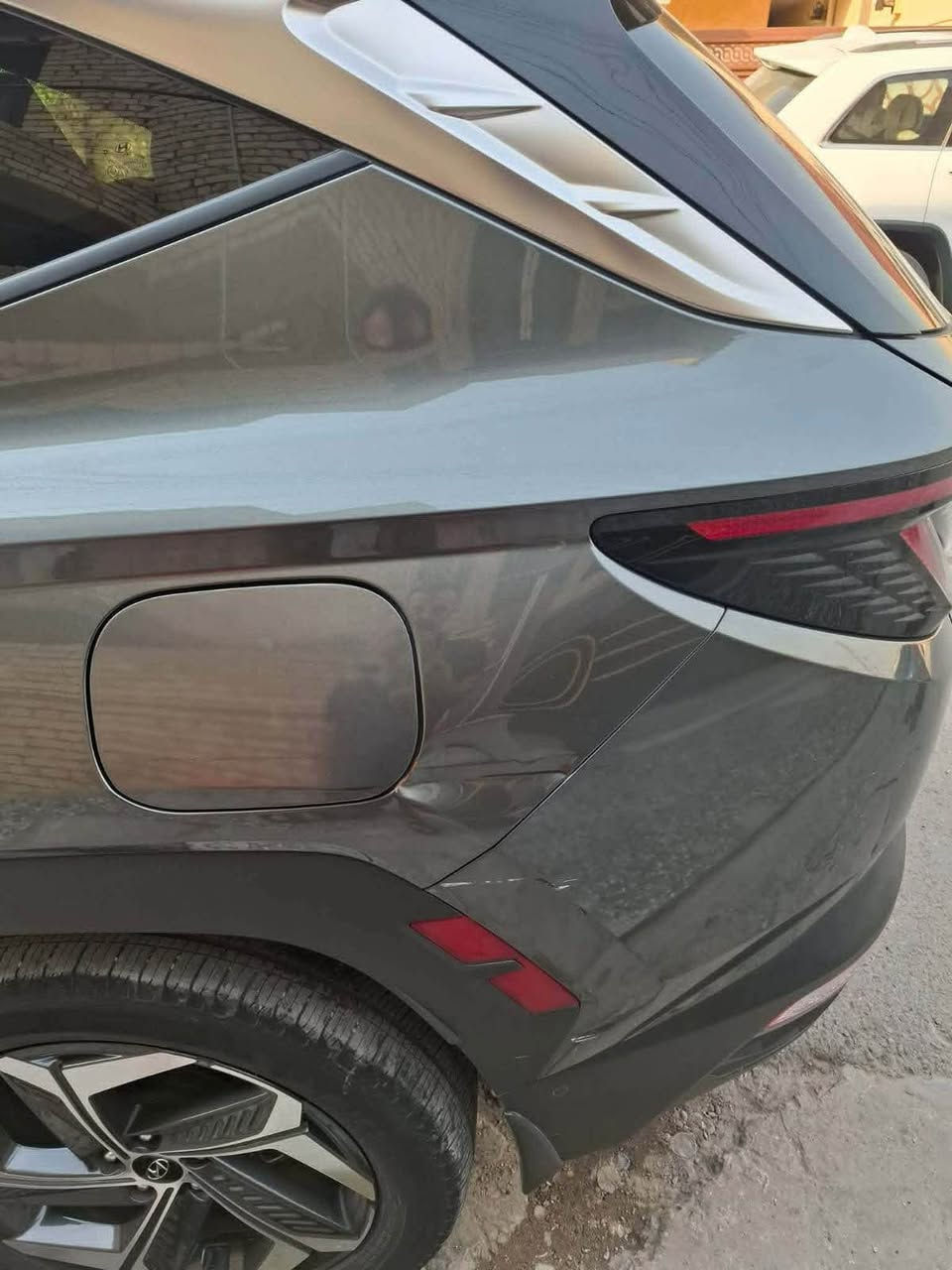 توكسان ٢٠٢٣ vip فول ١/١ 

للبيع 
توكسان 2023 
وارد امريكي 
ماشيه ٣٠ مايل 
——————————————-
فول مواصفات 
بصمه  + دخول ذكي
فتحه سقف بنوراما
شاشه كبير 
كامرات ٣٦٠ درجه
كشنات جلد
كشنات تدفئة 
كشنات كهرباء 
اشاير مري 
كامرات ب مري
رادار امامي خلفي 
رادار جانبي 
تحديد مسار
شحن وايرلس 
حساسات امامي خلفي
بجم زنون كامل نهار 
تبريد قطعتين 
تبريد بيانو منفصل 
سستم صوت كامل هارمان كاردون 
تحكم ستيرن فول 
جنطة كهرباء 
قياده آليه 
اربع انظمه قياده 
 السيارة امريكي 
(( حادثه جاملغ وبنيد))
(( بدون ايرباك ))
———————————————————————
مكانه :-بغداد  
السعر :- ١٩٥
الرقم:- *********** بغداد, العراق
