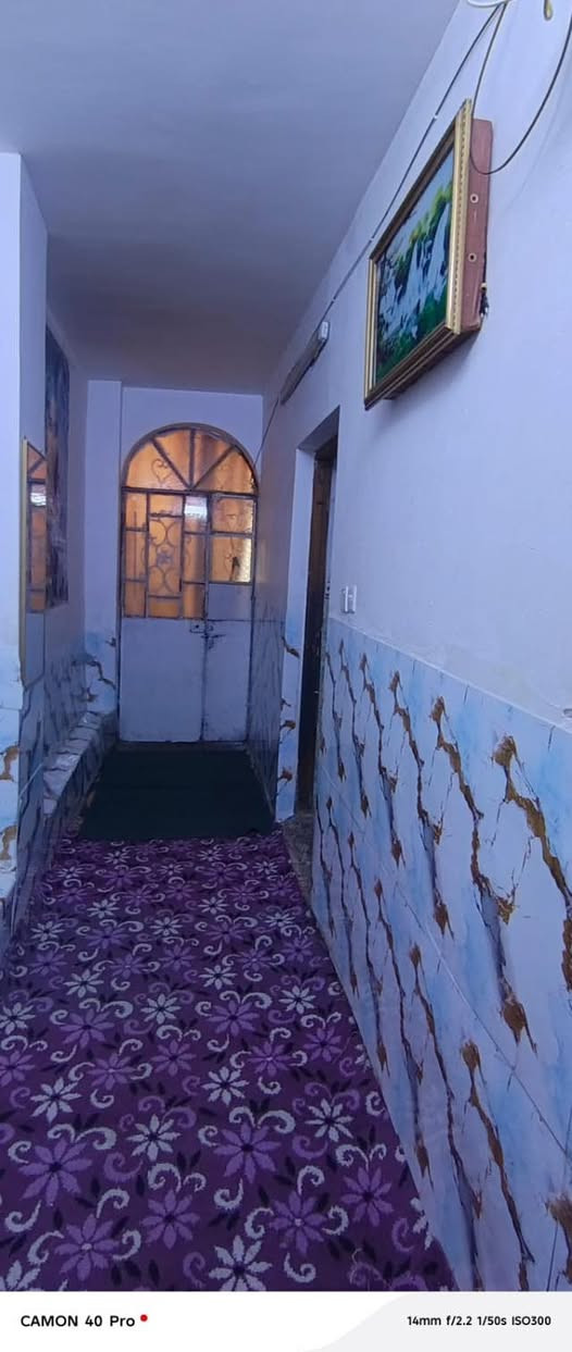 سلام عليكم بيت مساحه 100متر العنوان الحسينيه مصقط شارع الشركه ***********السعر55مليون وبي مجال
