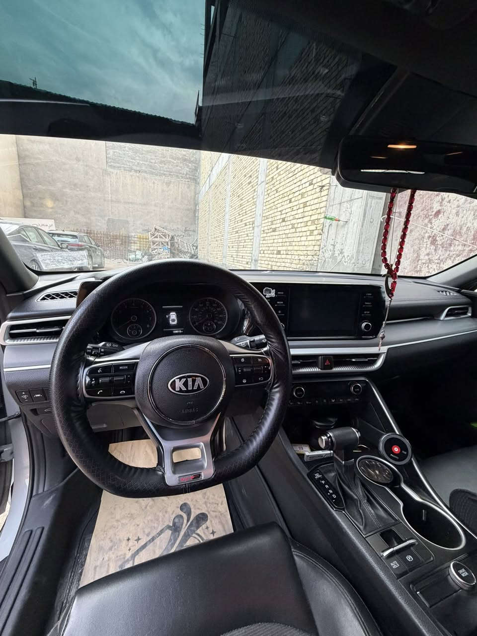 يالله k5 موديل 21 سيارة فول ماعدا الفتحه 
مغلفه القمارة نانو اسود للجمالية 
سيارة حادثها مرفق بل منشور قطعة وحده الجاملغ بدون تبديل نفسه ومعدلي سيارة الحمدالله خير من الله 
مكينة كير كفالة 
ممشاها 100 الف كيلو 
رقم معوقين باقيلها 8 اشهر وتصير حرة 
راعيها يمي وعرف مكاني بصرة
وكاله ثاني يوم 
متواجد وانساب شريحه 
***********
