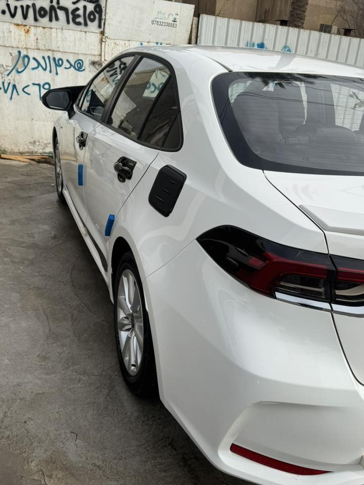 كورولا هايبرد 2025 مرقم  بغداد مكاني تقاطع العامريه
سيارة نظيفة وجاهزة، شكل خليجي بيهه بارد اصبعين  بخشم الجاملغ ومكحل عله كدهه وبيهه رصعتين بلباب الخلفي عكس سايق

ماشيه 40 الف 

📌 رقم بغداد تحويل مباشر 

✨ المواصفات (أعلى فئة – فول مواصفات): كشن اسود

✔️كشن كهرباء 

✔️ فتحة سقف سلايد روف

✔️ رادار

✔️ بصمة تشغيل عدد 2

✔️ داشبورد ديجيتال

✔️ مقاعد جلد سواد 

✔️ كاميرا خلفية

✔️ شاشة مع تبريد

✔️ تبريد مقاعد قطعتين

✔️ هاند بريك كهربائي

✔️ نظام مانع الانزلاق

‏✔️ Auto Hold

✔️ إشارات في المرايا الجانبيه

***********
