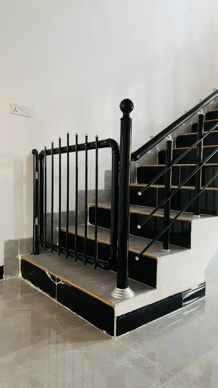 أعمالنا مستمرة ومتواصلة 😊⚒️🏠
جانب من أعمالنا  في قضاء الحويجة/ قرية المصنعة ومبروك لأصحاب الدار🌹

تم تجهيز المنزل بمحجر درج  بوري مدور مواد تركية💯💯
❎السعر مناسب جداً
❎يتميز بالمتانة
❎مقاومة عالية ضد الصدأ

متوفر لدينا كل أنواع المحجرات بكافة الألوان والأشكال 
مربع ودائري وكذلك الجام والملكي
دقة وضمان في العمل والمواد
الأسعار مناسبة جداً وتنافسية. وبنظامي القسط والنقد
شعارنا الدقة والأتقان في العمل💪

للأستفسار
*********** 
 *********** واتساب
