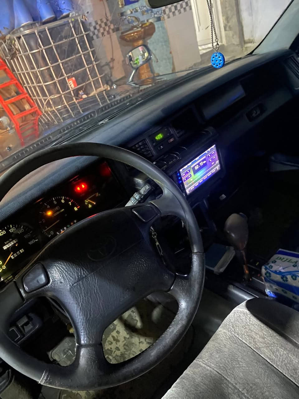 سلام عليكم ارنب موديل 95سياره بلاديه بدون ضربه ولا صبغ تخم تاير صدر جديد لايت زنون سنتر لوك تبريد قطعتين السياره ماناقصه ايشي السعر60وبيه مجال   مكاني ابو دشير ***********..وتساب
