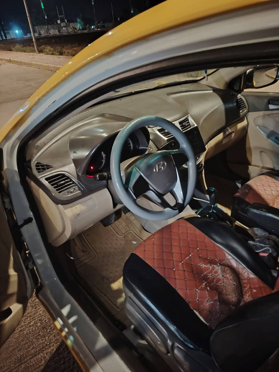 سلام عليكم  عندي اكسند خليجي موديل 2013 بسمي مكان واسط  ***********
