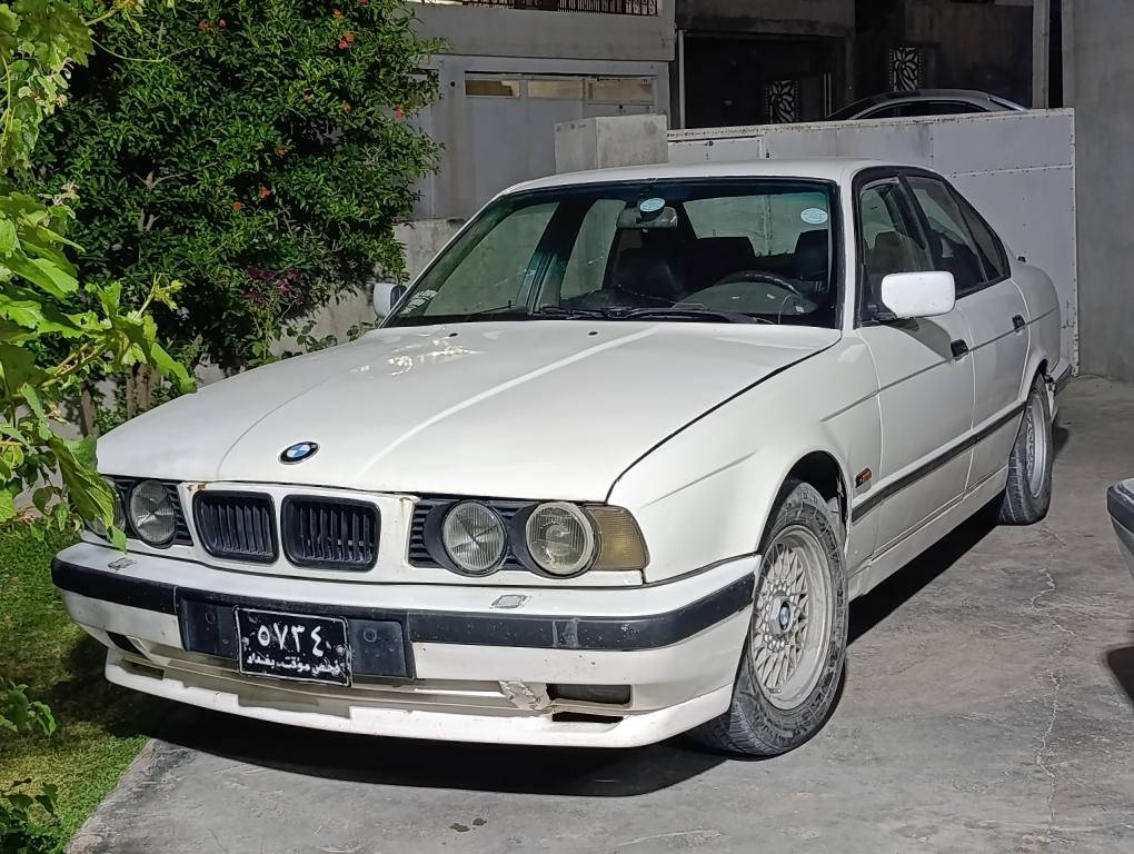 ((﷽))*********** تەنها فرۆشتن BMW  525 ئـاڕم پلاستیک هەولێر مۆدیل 1992 ماشااللە لەقوەتی فولە بەس سلایت نیە تۆماتیک جام کارەبا تەبریت ئیش ناکا ناو جلد وەرگەڕاو بڕانەوە بەشەرت ئاڕمو ئەولیات بەشەرت سعری 37$ وەرەقەو کەمێک مەجال شوێن کۆیە *********** كويسينجاك, أربيل
