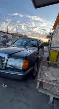 البيع سيارة مارسدس دب 300 ابلادي غرف جلد  السيارة مصبوغه عام الجماليه ...