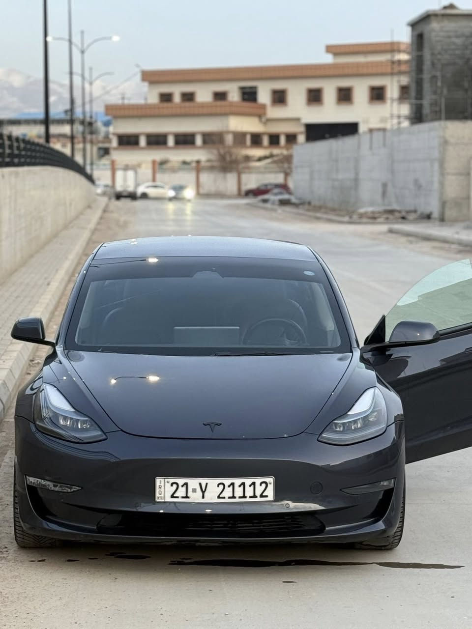 Tesla dual motor long range 2022
دەبڵ ماتۆڕ
Autopilot 
فول شەحن بێت ٥٥٠ کیلۆمەتر ئەڕوات
بێ بۆیاخ تەنیا یەک بست ساردی هەیە بە سنوقەکەیەوە بێ ناوگرتن و هەموو گیانی بە شەرت

شەحنی ئەسڵی شەریکەی لەسەرە

١٨٥ گەڵا و معامەلە

***********
