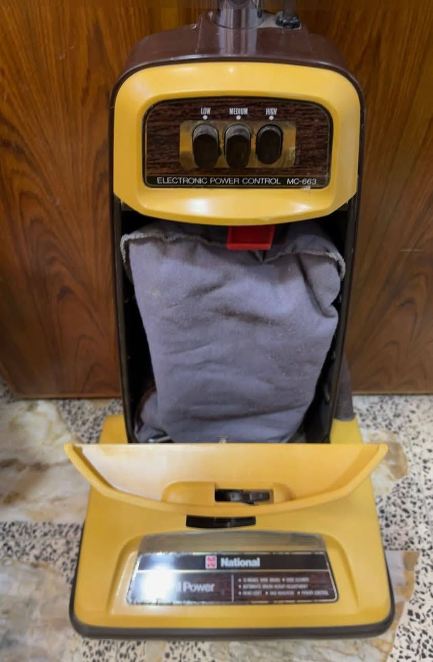 السلام عليكم
مكنسة كهربائية نشونال ياباني كنس فقط 3سرعات كاملة وجهازه نظافتها 90‎%‎

بغداد واكو توصيل
***********
