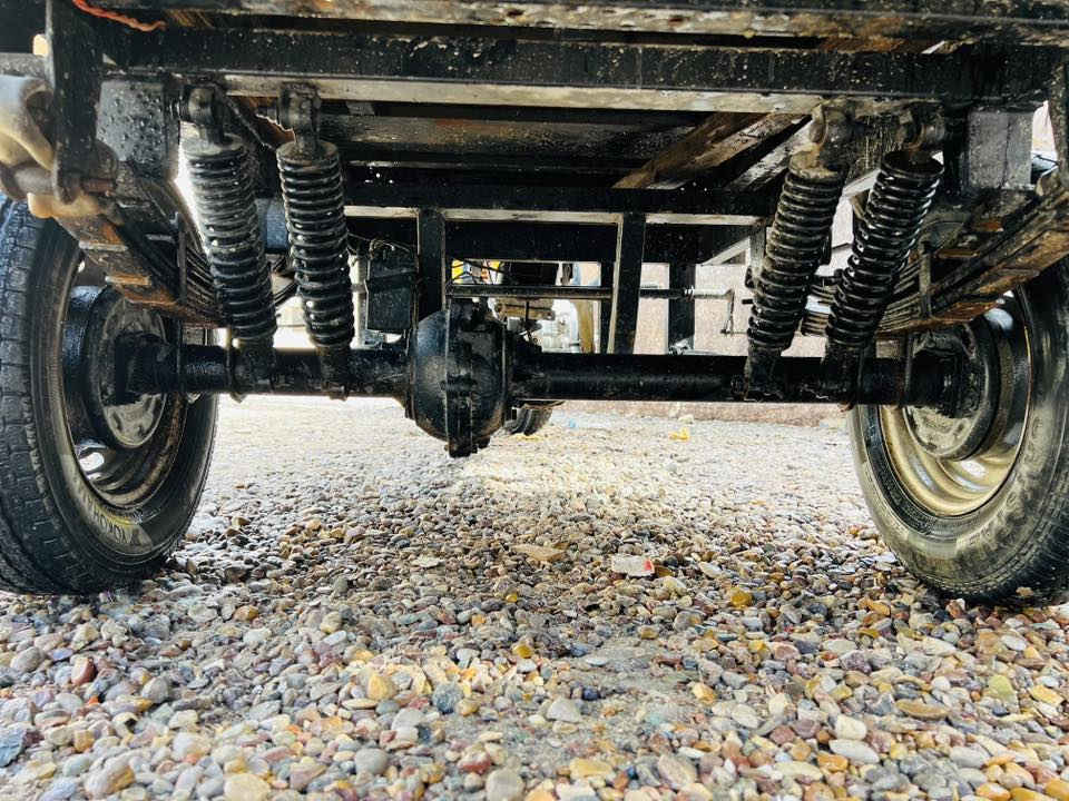 السلام عليكم ورحمة ستوته البيع موديل 2013 وراق صولي بدون مكينه رايده 950 بيه مجال قليل ***********
