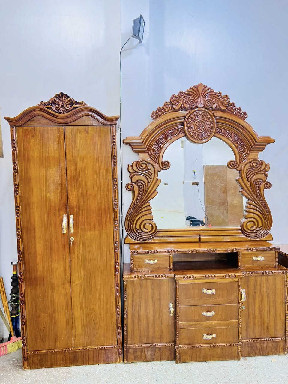 غرفه ام السته ملحق ⚜️
مستخدمه شي قليل نضافه99‎%شغل ثقيل تحتوي عله عكال زان حفر مصري درجه اوله وئيضن دنك زان الون المميز العسلي بجوده عاليه 
 سعر850واصل داخل بغداد 
بغداد مدينه الصدر 
 اكو توصيل🚚 للحجز ولستفسار ***********
