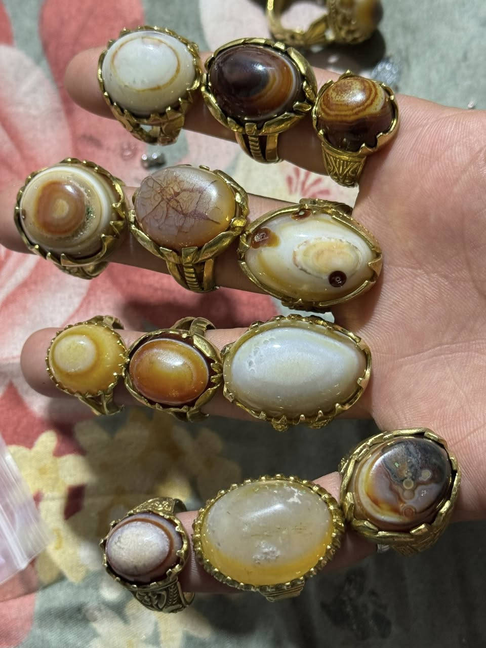 يالله سلام عليكم وين الي على باب الله توفرت محابس نحاس سبع معادن بيع جمله فقد احجار كلي جزع اندنوسي احجار حلوه ونضيفه رقم الهاتف *********** أو مراسله صفحه واني خادم للطيبين
