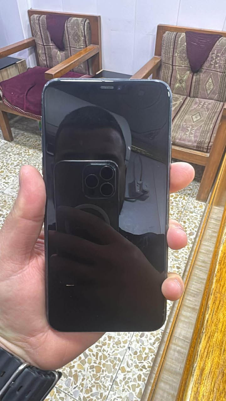 السلام عليكم  ايفون  11 برو ماكس ماستر   شرق اوسط بطاريه بلادي75   بس الكلاس الفوك مبدل  السعر350 وبي مجال بسيط***********  مكاني بغداد الغزاليه
