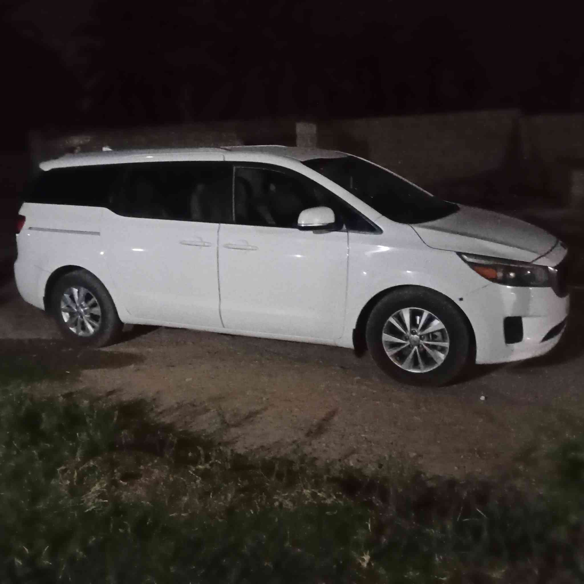 السلام عليكم سيارة كيا سيدونا موديل 2016رقم اربيل اريع قطع مكاني تكريت *********** السعر170
