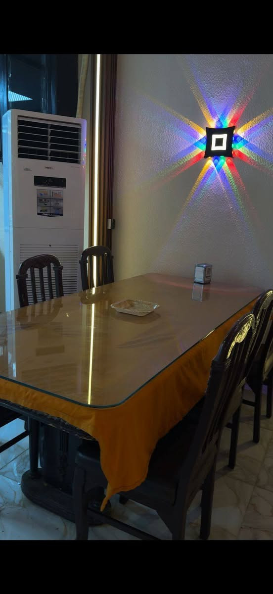 سلام عليكم
9 ميوزه 
كل ميز مع 6 كراسي للبيع
خشب اصلي صاج قوي كلش
سعر 200 الف 
للاستفسار ***********
