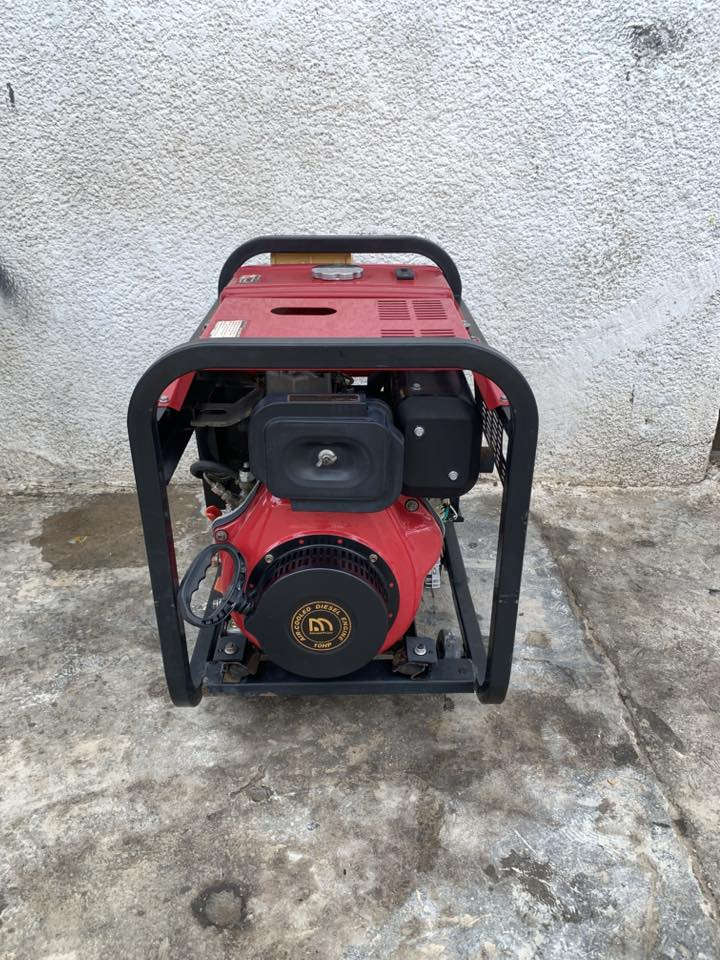 مولده كاز .7 كيفي 28 امبير .. جديده لوك . مامستخدمه مره وحده فقط   .تشغيل واطفاء .سويج وحبل  ...جديده بعدها على وضع الشركه باتري .. ملف نحاس ١٠٠% . اقتصاديه جدآ بصرف الكاز ...السعر .700 
مكاني بغداد .بوب شام ..🏘 للاتصال ***********
