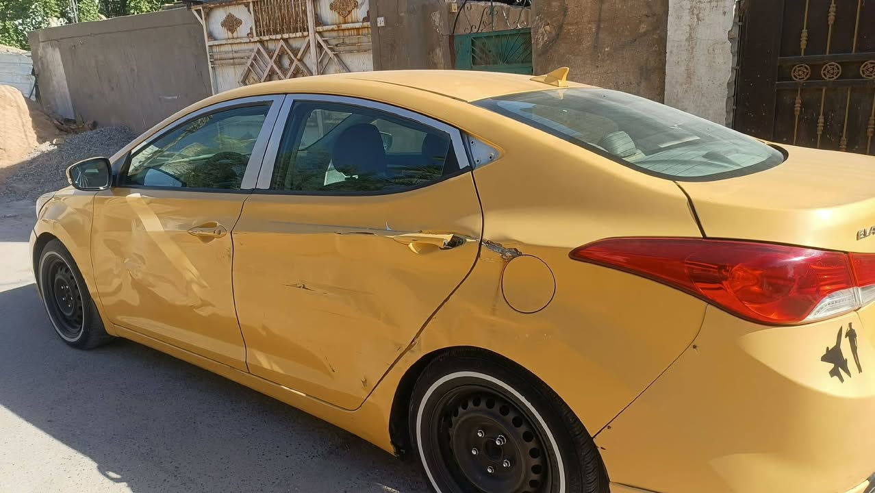 النترا مضلع ٢٠١٢ وارد امريكي فوول عدا البصمة. حادث جاملغ خلفي وباب خلفي جهة اليمين راجع نفسه.والحادث الاخر صفحة السايق باب السايق والخلفي وشوية جاملغ خلفي.بعدهن ممصلحات .محرك ١٨٠٠خير من الله لا صرف ولا تبخير ناعمة..منظومة غاز بيهة .صدر امامي خلفي تعبانات. تبريد ثلج كمبريسر +راديتر +فريز كله جديد. سياره مال جناي. فتحة +شاشة ايباد+كشنات جلد تدفئة+كامرةةة....رقم بغداد بأسمي تحويل ثاني يوم. 
سعر ٩٠ وبيهة حك الجية..
الشعب ***********
