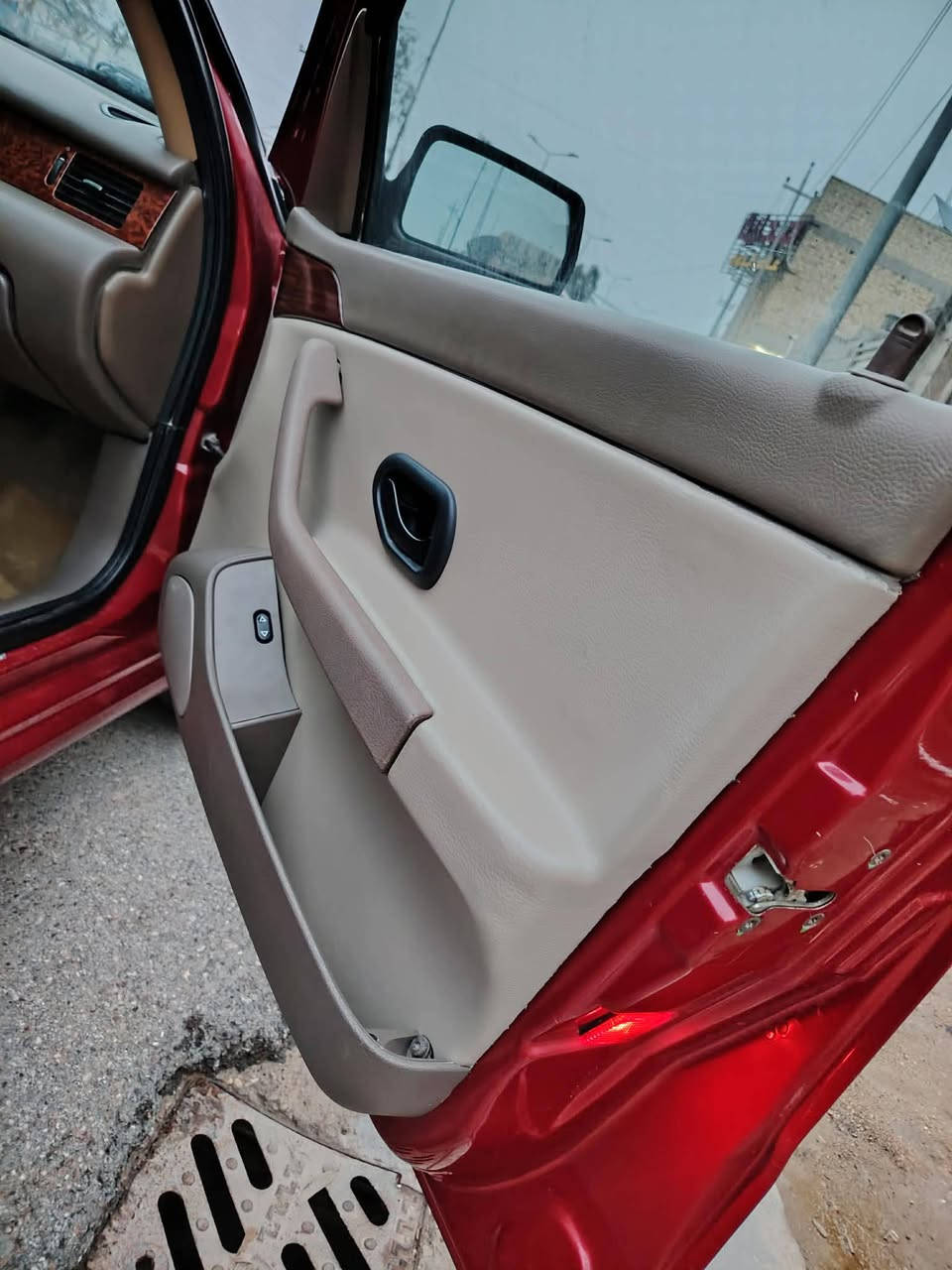 السلام عليكم 🧿
سيارة نوع سمند موديل ٢٠١٢ رقم بغداد🧿 
السيارة حلوه وخير من الله 🚗 
✅السيارة كفاله عامه عدا طخه بالباب الخلفي جوه التريشه ✅الباب الورا باب الصدر 🛑
✅السيارة صدر جديد ١٠٠ بالميه 🔩🔧
✅تخم تاير جديد 🛑
✅مازدات لايت امامي كله جديد  🚘
✅تبريد ثلج 🥶 شرط 🆕
✅بطاين باب الداخل سبورت جلد الجديد تخم 💕
✅باتري جديد ✅
✅السيارة عليها ادامة كامله وجيد جدا 🔧 اترايك وين متريد
 💓✌️
✅نجي نسولف على السلبيات بيه جراد بسيط  كلش جراد هستوه بادي يعني مو قوي وموجود بالصور 👇 اما الباقي مكفول
✅️ وباقي تفاصيل السمند معروفه بالنسبه للجناي
السيارة ماشية ٢٢٠ كيلومتر حقيقي 💓
سعر السيارة 56$  وبيه مجال حق الجية وكلشي موجود بالسوك واكو حته ب30 اتمنه ما تكسرون بحلال الناس وربي يرزقكم ♥️
للاستفسار الاتصال على الرقم 👇
***********
