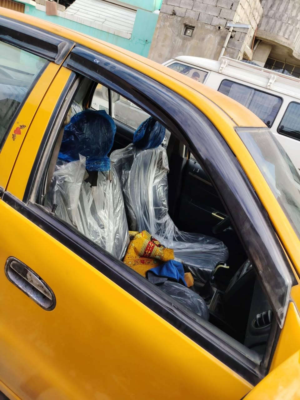 سيكي 2013
كصه جديده رقم نينوئ انكليزي
سياره بسمنه كابون بانزين بيها
هئية وغرامات صفر كابون بانزين بيها 
كير شرط محرك كورله شرط
طخم تاير سياره كامله ربع ماتصرف عليها
بيها بس داير صبغ تفاصيل اكثر اتصل سعرها 47 وبيها مجال
شراي اتصل ***********
