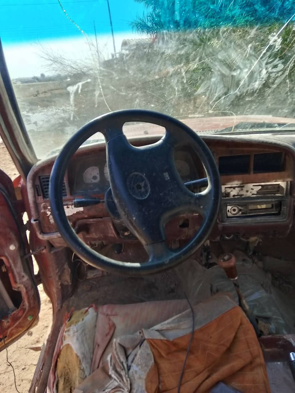 السلام عليكم.
بيكم دير موديل 2007 محرك 4y بخاخ بيها بخار متروكه 

كير شاصي اكسن گاردن مكفول تايرات عوزهن نفخ السعر 800قفل ..ميسان قضاء علي الغربي 

رقم الهاتف ***********
