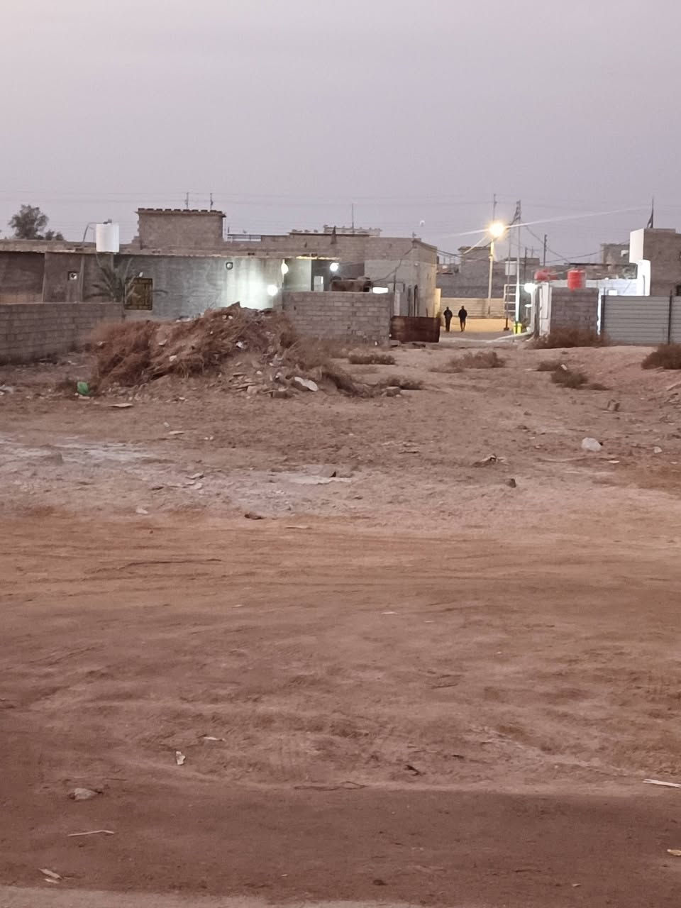 أسعد ألله أوقاتكم بكل خير 🌹
اللاستفسار ***********
توفر نص دونم للبيع

على شارع تبليط مباشرةً
واجه على شارع تبليط 22 م

وخلف الأرض نهر جاري
منطقه هدوء مرتبه

جميع الخدمات متوفره
ماء + كهرباء + مجاري

مدارس حكوميه أهليه كلش قريبه عليك

العنوان أبي الخصيب منطقت أبوكوصره يبعد على شارع ابوكوصره رئيسي 75م
وقريب على شارع الفوك

نوع العقار :  طابو ملك صرف زراعي عراقي سند 25

سعر 180 مليون وبي مجال
اللاستفسار ***********
