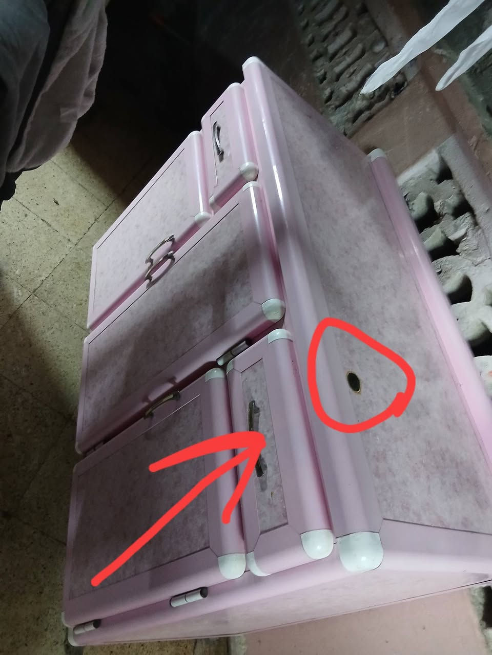 السلام عليكم
عندي هذا الكاونتر للبيع ثلاث أبواب ومجرات اثنين بس بي نقطت شعل صغيره
السعر 100الف وبي مجال لتفاصيل اكثر اتصل على الرقم التالي ***********
