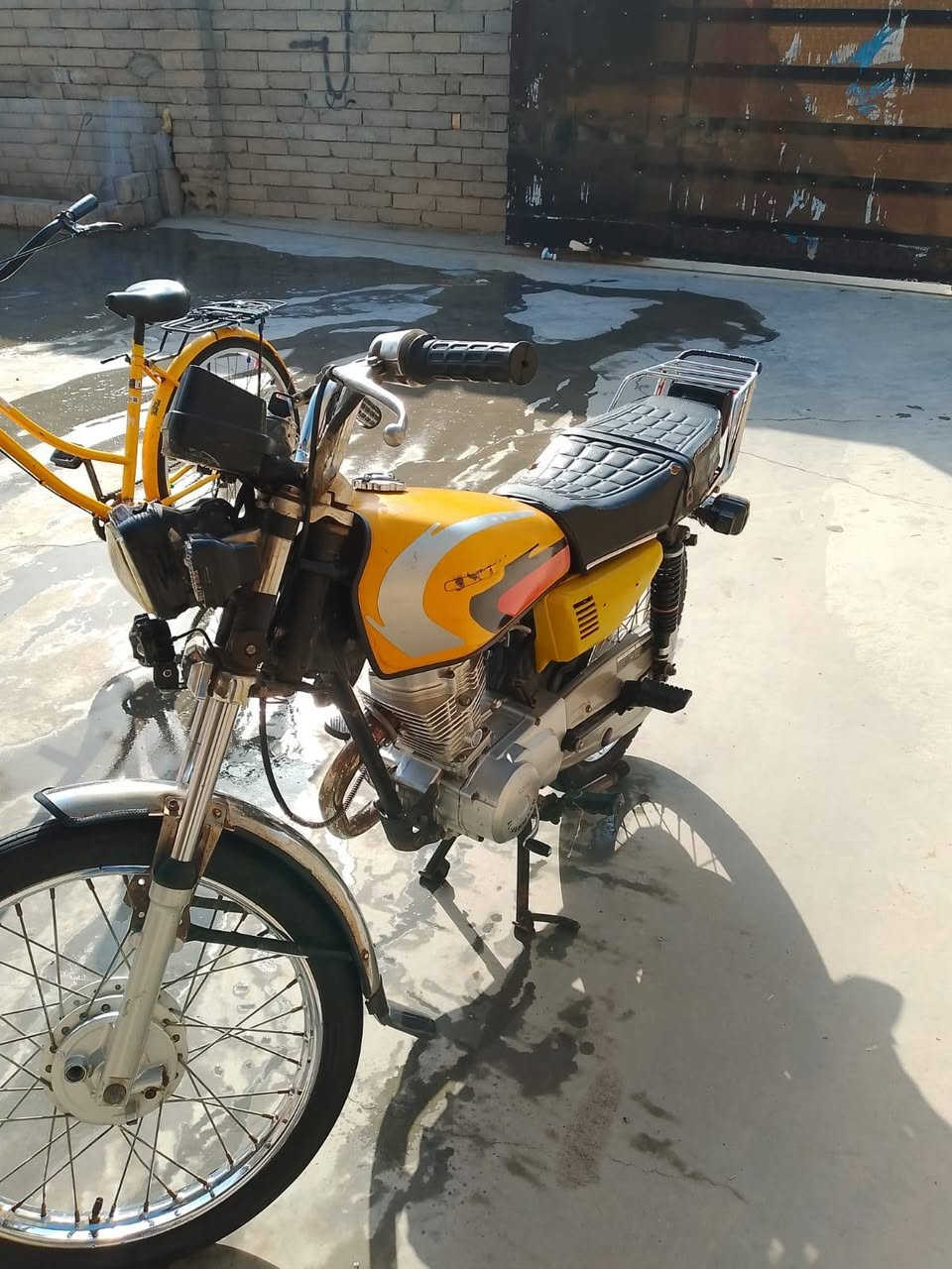 دراجة ايراني ابلاد مكينتهه رابيدو جاهزه مفتوح ولا تنقص ولا تبخر للبيع السعر 550وبيهه مجال المكان المدينه ناحيت الهوير قرب النبي سليمان ***********بي بس واتساب
